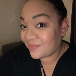 Meet your Posher, Carla